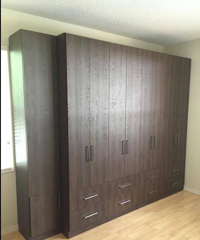 Floor-to-ceiling wardrobe
